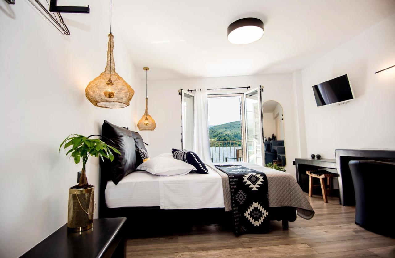 A & B Minimal Suite Ιι With Sea View In Argostoli Esterno foto