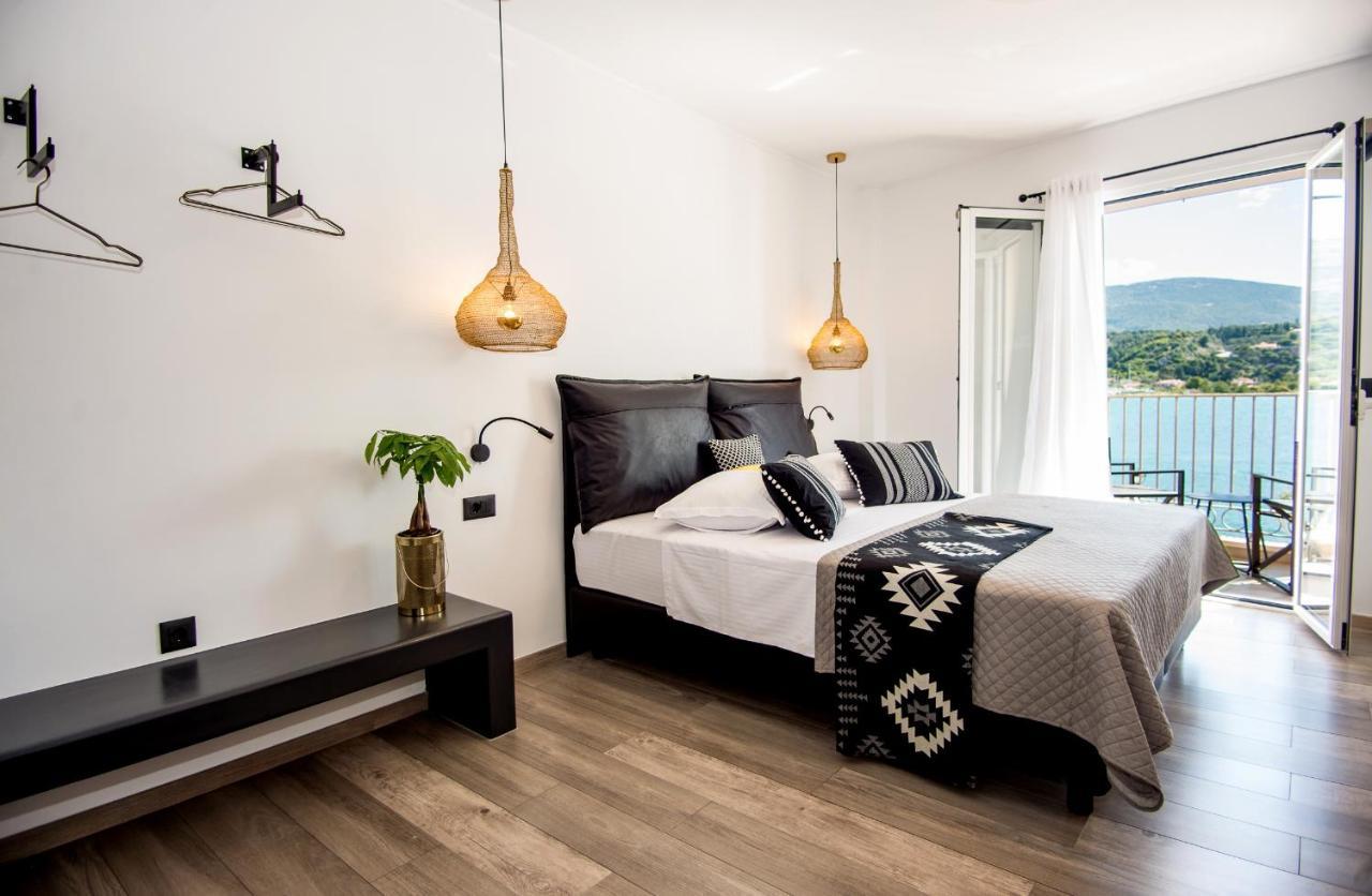 A & B Minimal Suite Ιι With Sea View In Argostoli Esterno foto