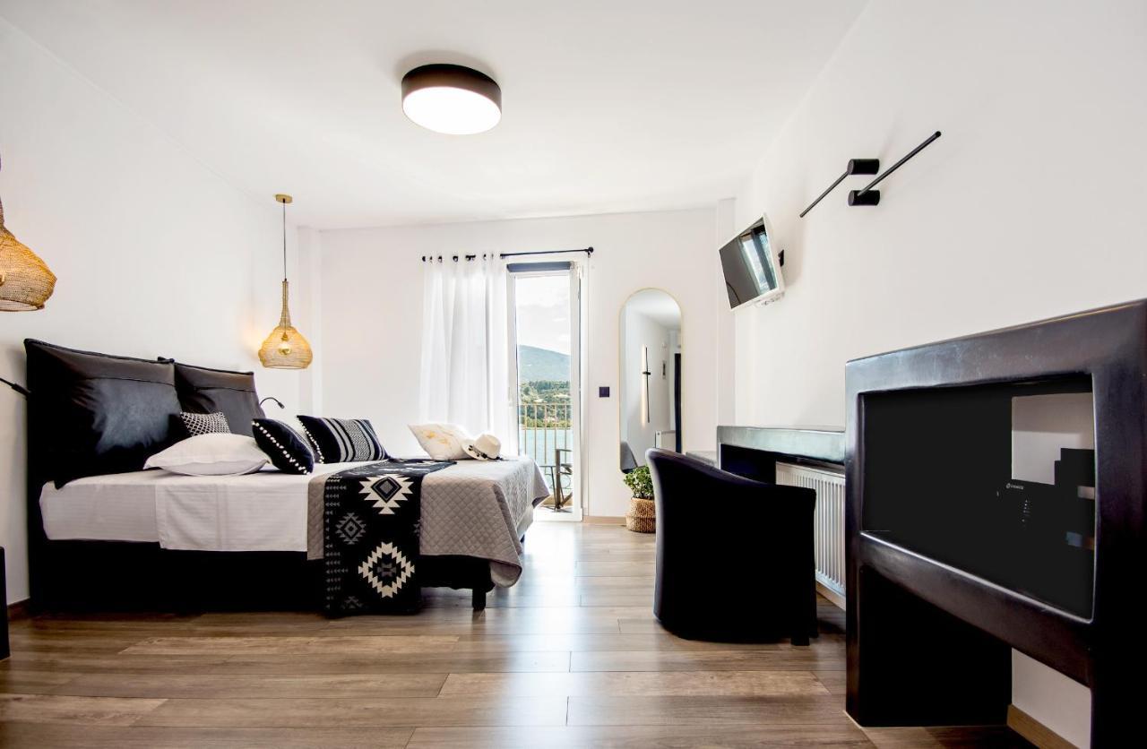 A & B Minimal Suite Ιι With Sea View In Argostoli Esterno foto