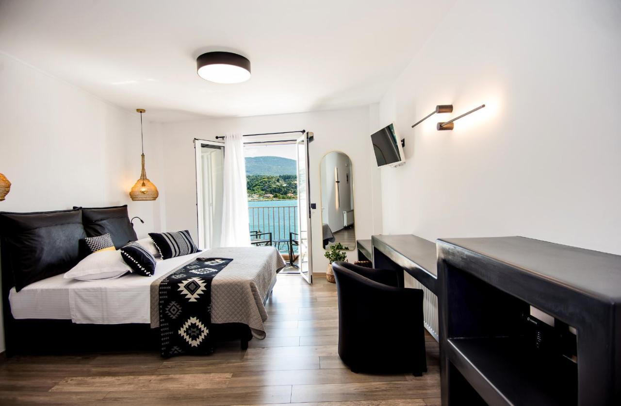 A & B Minimal Suite Ιι With Sea View In Argostoli Esterno foto