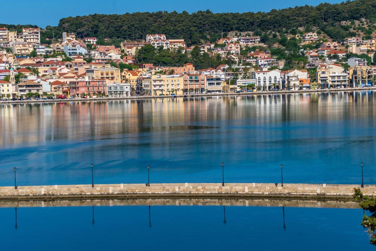 A & B Minimal Suite Ιι With Sea View In Argostoli Esterno foto